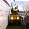 Dumper profesional 4x4 para carga y vertido en espacios estrechos.