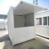 Taquilla prefabricada de 2,22 m x 2,22 m con ventana abatible, abierta.