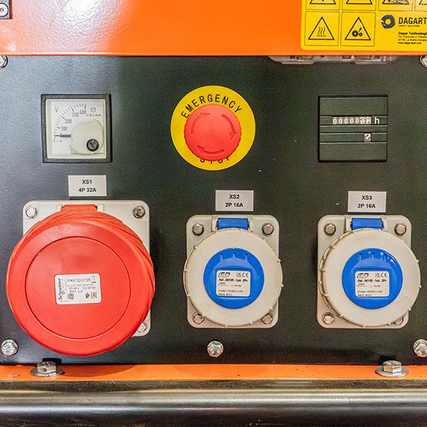 Alquiler de generador eléctrico Dagartech DGH 15 TF BC, 15 kVA Stage V, para suministros temporales en construcciones y eventos.