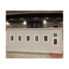 Caseta taquilla para eventos, adaptada para movilidad reducida, con seis ventanas de atención y fácil acceso, tamaño 2,35 x 6 metros.